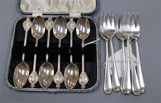 A set of six George V silver Jubilee coffee spoons, London 1935 (cased) and a set of six silver cake forks